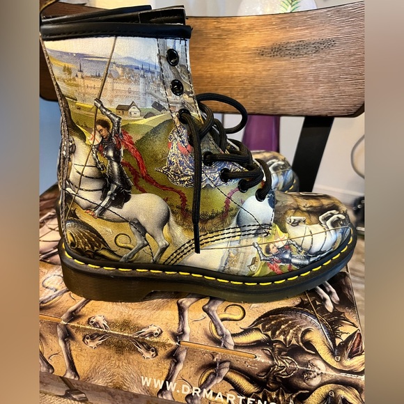 RARE LTD EDITION Dr. Marten George and Dragon boots with box UK4 US6 EU37